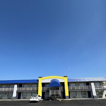 Days Inn By Wyndham Salina South Exterior foto