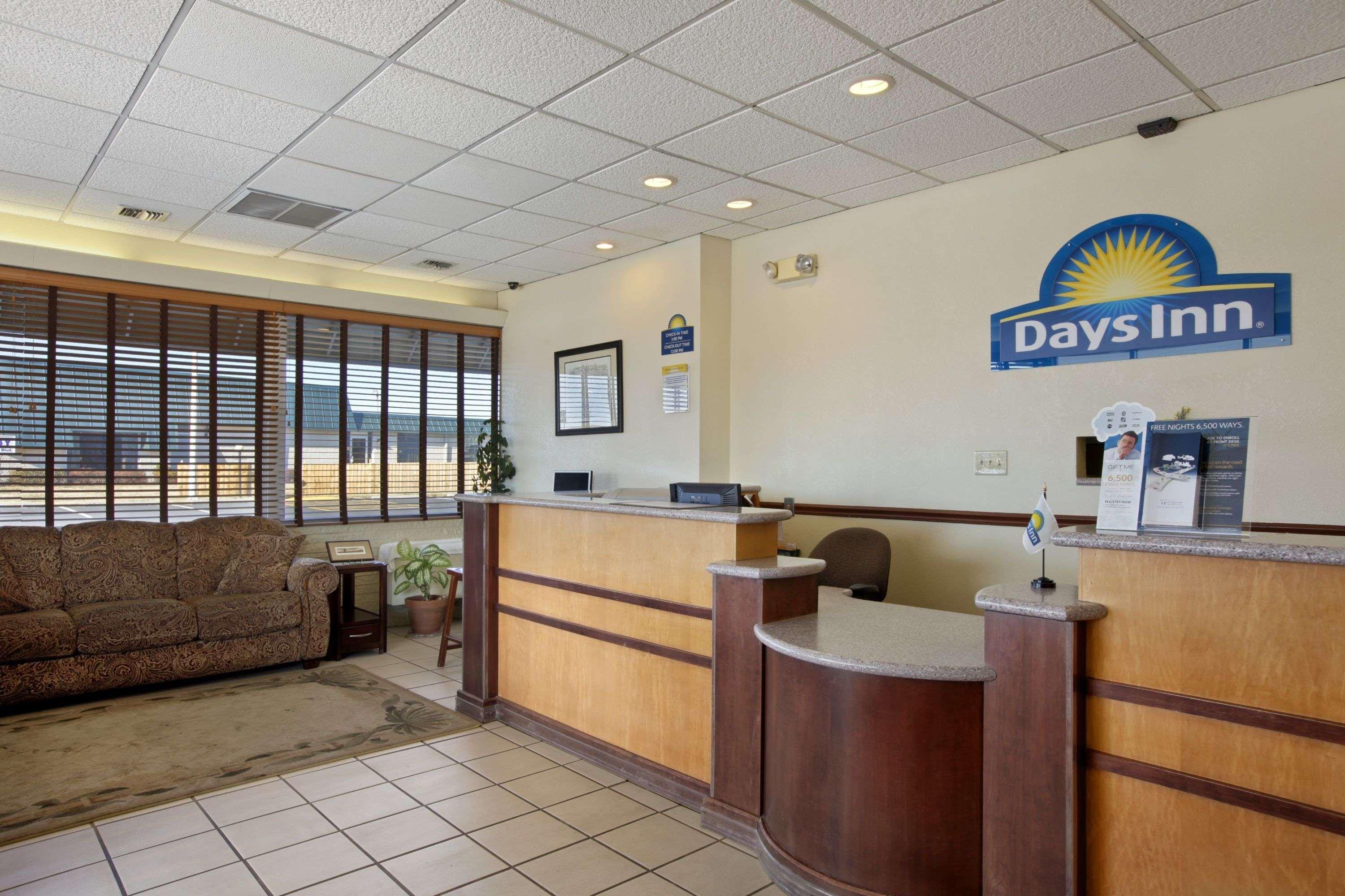 Days Inn By Wyndham Salina South Exterior foto